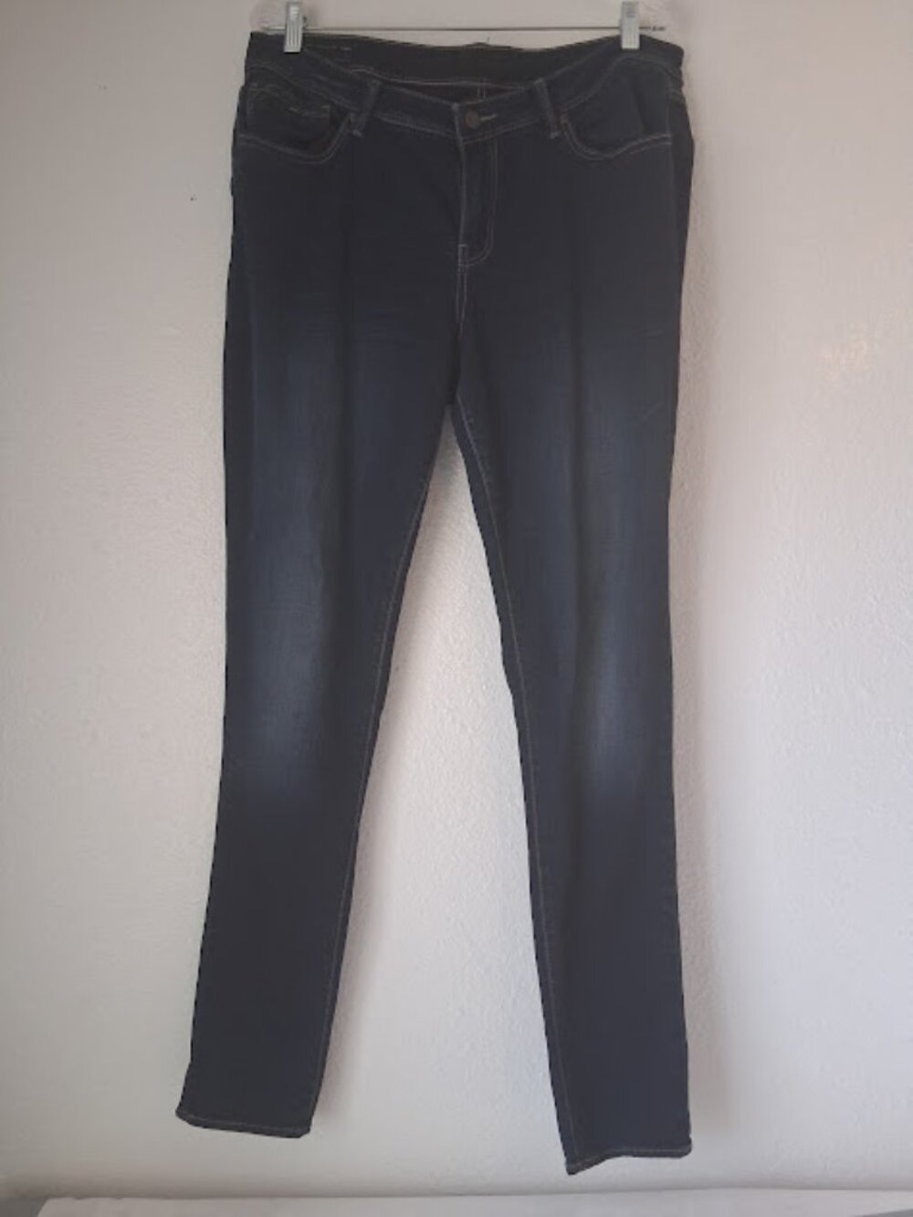 Buckle Black women's size 34X32 dark wash skinny jeans